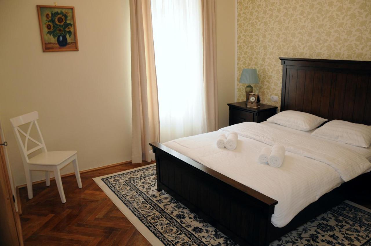 Black Gate - 2 Bedroom Apartment In The Heart Of Old Town With Free Private Secured Parking ブラショフ エクステリア 写真
